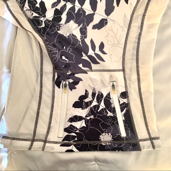 Lululemon White Floral Mesh Define - Picture 6 of 7